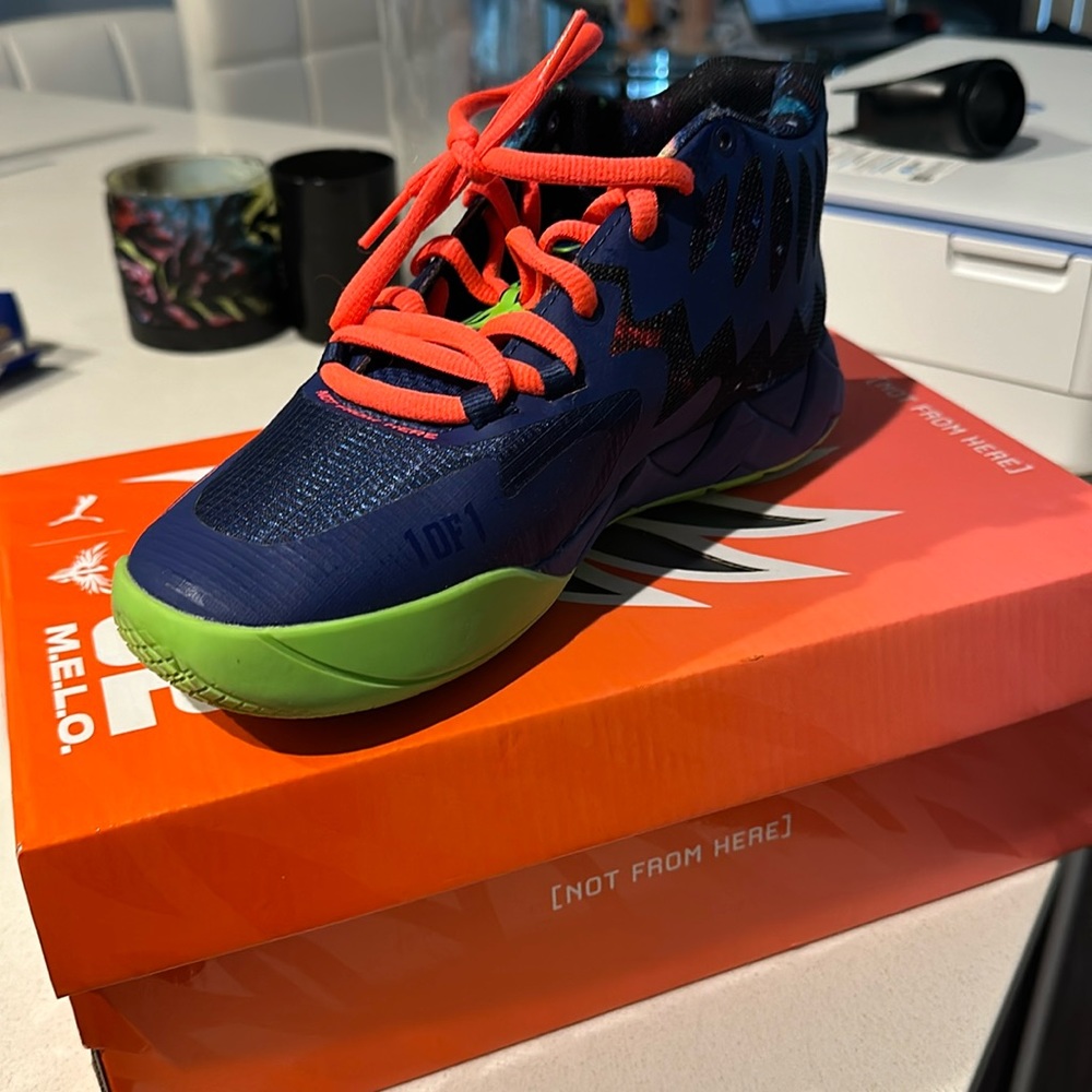 LA MELO BASKETBALL SNEAKERS